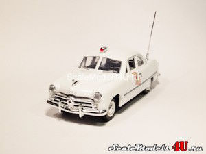 Scale model of Ford 1949 (Louisiana State Police) produced by White Rose Collectibles.
