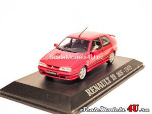 Масштабная модель автомобиля Renault 19 16S (1992) фирмы Universal Hobbies.
