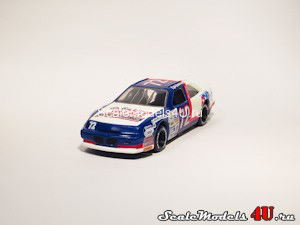 Масштабная модель автомобиля Pontiac Grand Prix NASCAR (Ken Bouchard #72) фирмы Racing Champions.
