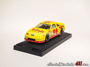 Scale model of Ford Thunderbird NASCAR 1993 (Derrike Cope #98) produced by Racing Champions.