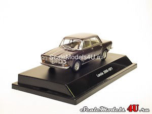 Scale model of Lancia 2000 Berlina Brown Parioli (1971) produced by Starline.