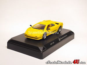 Масштабная модель автомобиля Lamborghini Diablo Yellow фирмы Detail Cars.