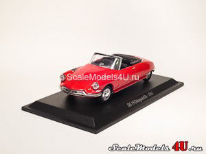 Scale model of Citroen DS 19 Decapotable (1961) produced by Universal Hobbies.