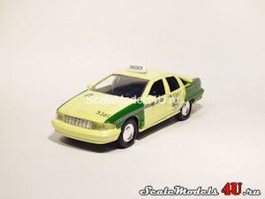 Scale model of Chevrolet Caprice Chicago Checker Taxi (1995) produced by Road Champs.