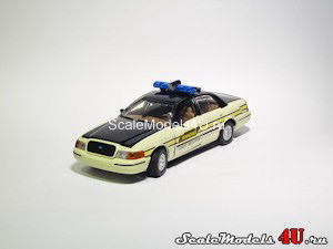 Scale model of Ford Crown Victoria Tennessee State Trooper (1999) produced by Gearbox.