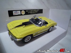 Масштабная модель автомобиля Chevrolet Corvette (1967) фирмы NewRay 1:43.