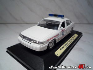 Scale model of Ford Crown Victoria Police (Louisianna State 1996) produced by Road Champs.
