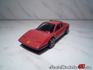 Масштабная модель автомобиля Ferrari 512 BB Red фирмы Bburago.