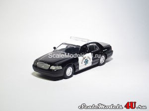 Scale model of Ford Crown Victoria California Highway Patrol B (1998) produced by Road Champs.
