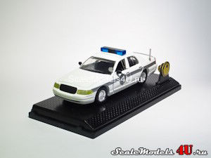 Scale model of Ford Crown Victoria Arkansas Highway Police (1999) produced by Road Champs.