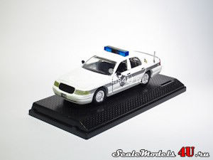 Масштабная модель автомобиля Ford Crown Victoria Arkansas Highway Police К-9 (1999) фирмы Road Champs.