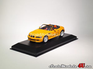 Масштабная модель автомобиля BMW M Roadster Kyalami Orange (1997) фирмы Minichamps.