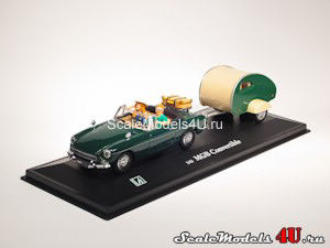 Масштабная модель автомобиля MGB Convertible Green Trailer with Figures фирмы Hongwell/Cararama.