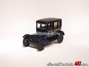 Масштабная модель автомобиля Ford Fordor Black (1923) фирмы ERTL.