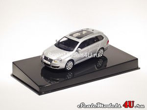 Scale model of Volkswagen Golf V Variant Silver (2009) produced by AutoArt.