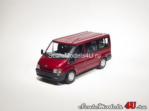 Масштабная модель автомобиля Ford Transit Bus Tourneo (2001) фирмы Minichamps.