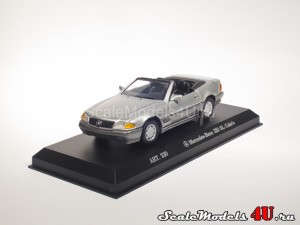 Scale model of Mercedes-Benz 320 SL Cabrio R129 Silver (1990) produced by Detail Cars.