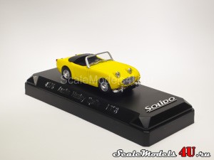 Масштабная модель автомобиля Austin Healey Sprite Yellow (1958) фирмы Solido.