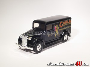 Масштабная модель автомобиля GMC Van "Goblin" (1937) фирмы Matchbox.