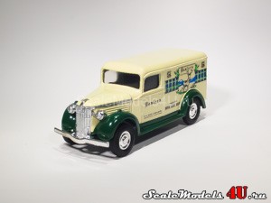 Масштабная модель автомобиля GMC Van "Boxter's" (1937) фирмы Matchbox.