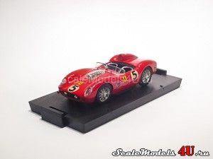 Масштабная модель автомобиля Ferrari 250 TRS 300 HP #5 Pedro Rodriguez (Governor's Trophy 1960) фирмы Brumm.