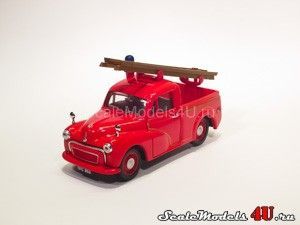 Масштабная модель автомобиля Morris Minor Pick Up "Morris Motors Fire Brigade" (1960) фирмы Corgi.