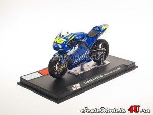 Scale model of Yamaha YZR-M1 Valentino Rossi (2005) produced by Altaya, Atlas, Deagostini.