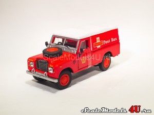 Масштабная модель автомобиля Land Rover series III 109 Royal Mail Post Bus Red фирмы Hongwell/Cararama.