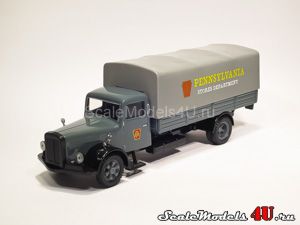 Scale model of White Canvas Back Truck - P.R.R. produced by Corgi.