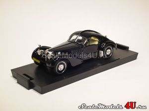 Scale model of Bugatti 57 Coupe HP 165 Black (1934) produced by Brumm.