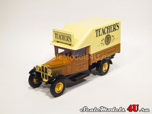 Масштабная модель автомобиля Ford AA Truck "Teacher's Whisky" (1932) фирмы Matchbox.