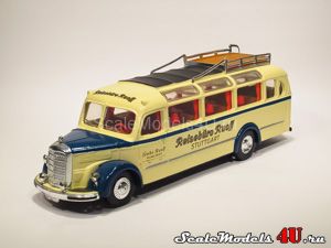 Scale model of Mercedes-Benz Diesel Omnibus Type 0-3500 (1950) produced by Matchbox.