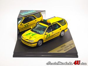 Масштабная модель автомобиля Renault Laguna Break Medical Car F1 GP Portugal (1996) фирмы Vitesse.