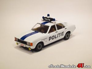 Масштабная модель автомобиля Ford Consul 3000 GT - Stad Antwerpen Politie (1975) фирмы Vanguards.