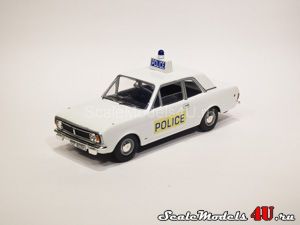 Scale model of Lotus (Ford) Cortina MkII - Hampshire Constabulary (1966) produced by Vanguards.