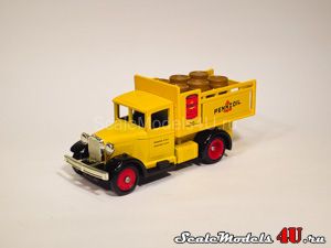 Scale model of Ford Model A Stake Truck Pennzoil (1930) produced by Lledo.