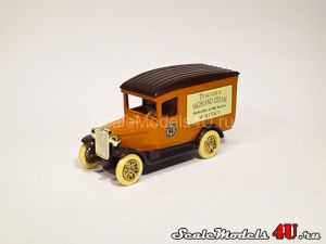Масштабная модель автомобиля Chevrolet Van "Teacher's Whisky" (1934) фирмы Lledo.