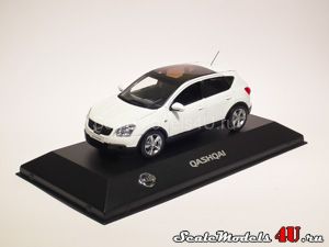 Scale model of Nissan Qashqai White (2008) produced by J-Collection.