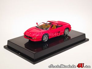 Масштабная модель автомобиля Ferrari F355 Berlinetta Yellow (1994) фирмы Hot Wheels (Mattel).