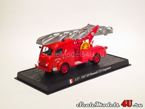 Scale model of Renault 2T5 Gugumus EP Tarbes (France 1957) produced by Del Prado.