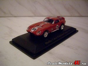 Масштабная модель автомобиля Shelby Cobra Daytona Coupe 1965 фирмы Yat Ming 1:43.