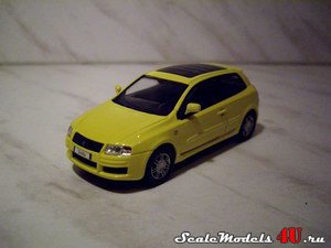 Масштабная модель автомобиля Fiat Stilo фирмы Hongwell/Cararama 1:43.