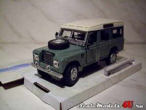 Масштабная модель автомобиля Land Rover series III 109 (9) фирмы Hongwell/Cararama 1:43.
