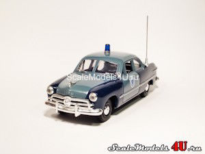 Масштабная модель автомобиля Ford 1949 (Massachusetts State Police) фирмы White Rose Collectibles.