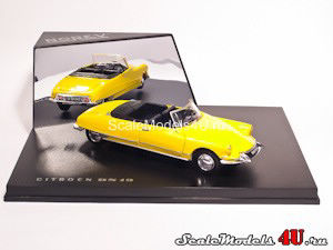 Масштабная модель автомобиля Citroen DS 19 Cabriolet Yellow (1963) фирмы Norev.