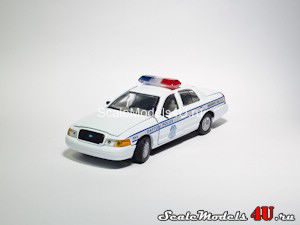 Масштабная модель автомобиля Ford Crown Victoria Dayton Police (Ohio 2004) фирмы Gearbox.