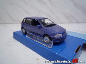 Масштабная модель автомобиля Fiat Punto фирмы Hongwell/Cararama 1:43.