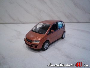 Масштабная модель автомобиля Fiat Idea фирмы Norev 1:43.