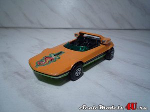 Масштабная модель автомобиля Bertone Runabout фирмы Matchbox 1:43.