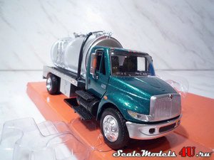 Масштабная модель автомобиля International 4200 (B) Tank фирмы NewRay 1:43.